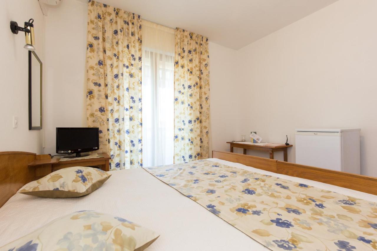 Apartment & Room Dinka, Krk Veglia Exterior foto